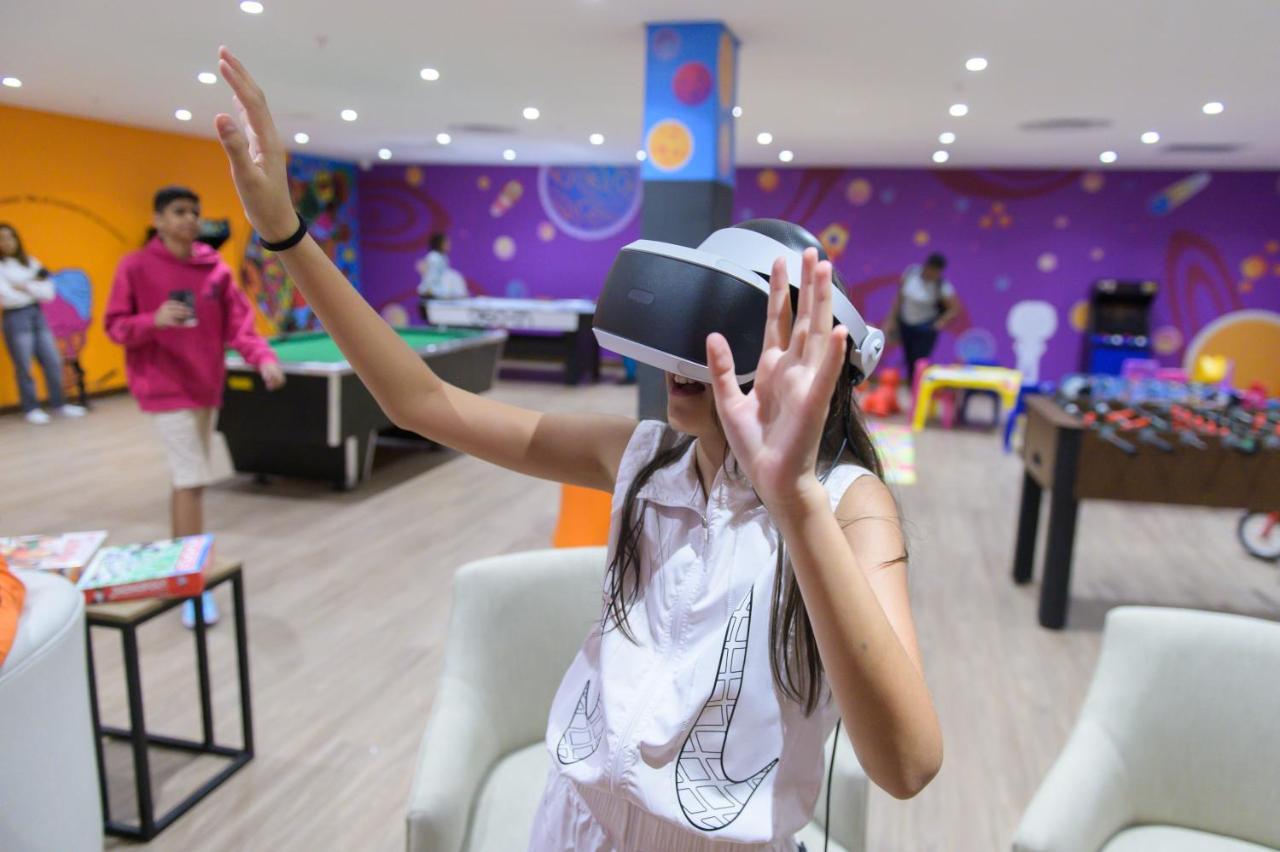 The Capital Zimbali Ballito Exterior foto A child using a PlayStation VR headset