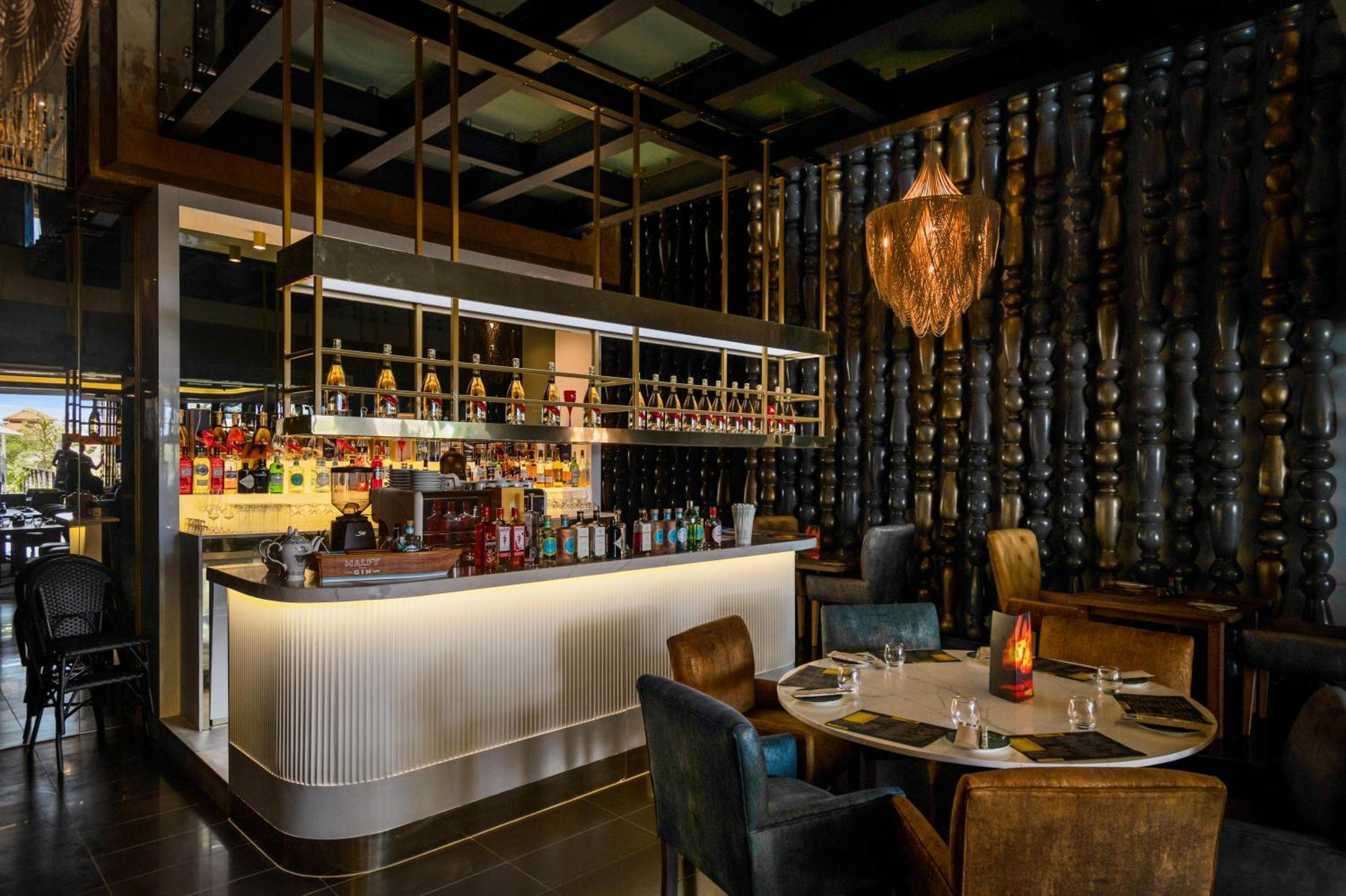 The Capital Zimbali Ballito Exterior foto The bar at the restaurant